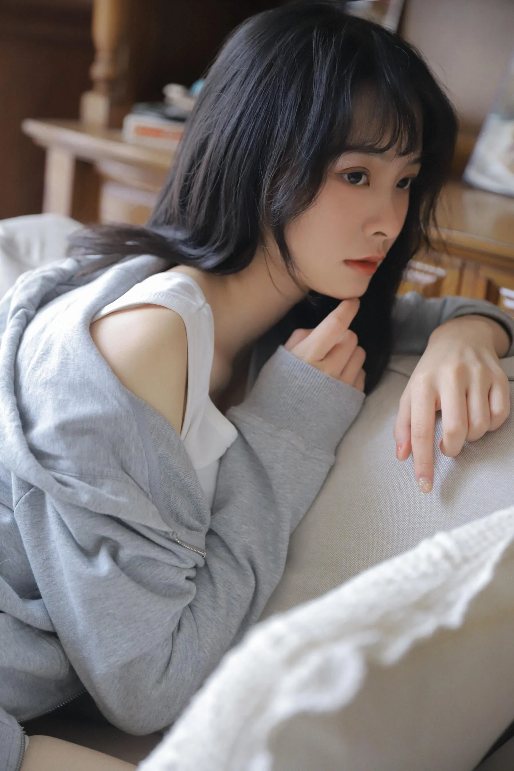 [YITUYU艺图语]2022.08.01 灰色轨迹 -春夏_ [23P]插图